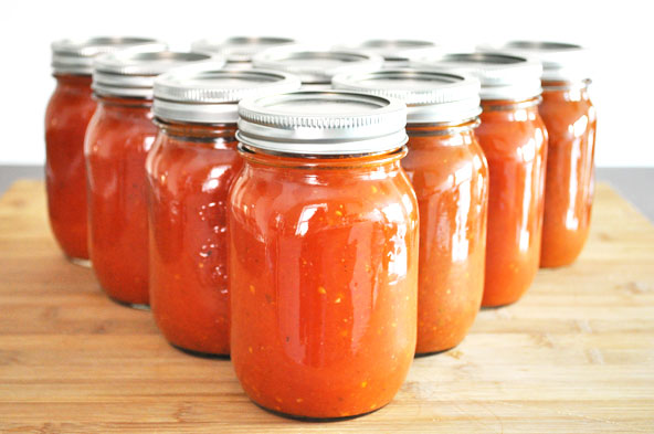 Préparation bocaux de sauce tomate