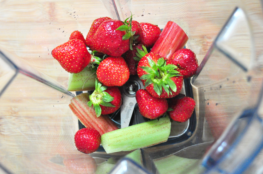 Smoothie fraise, rhubarbe et vanille